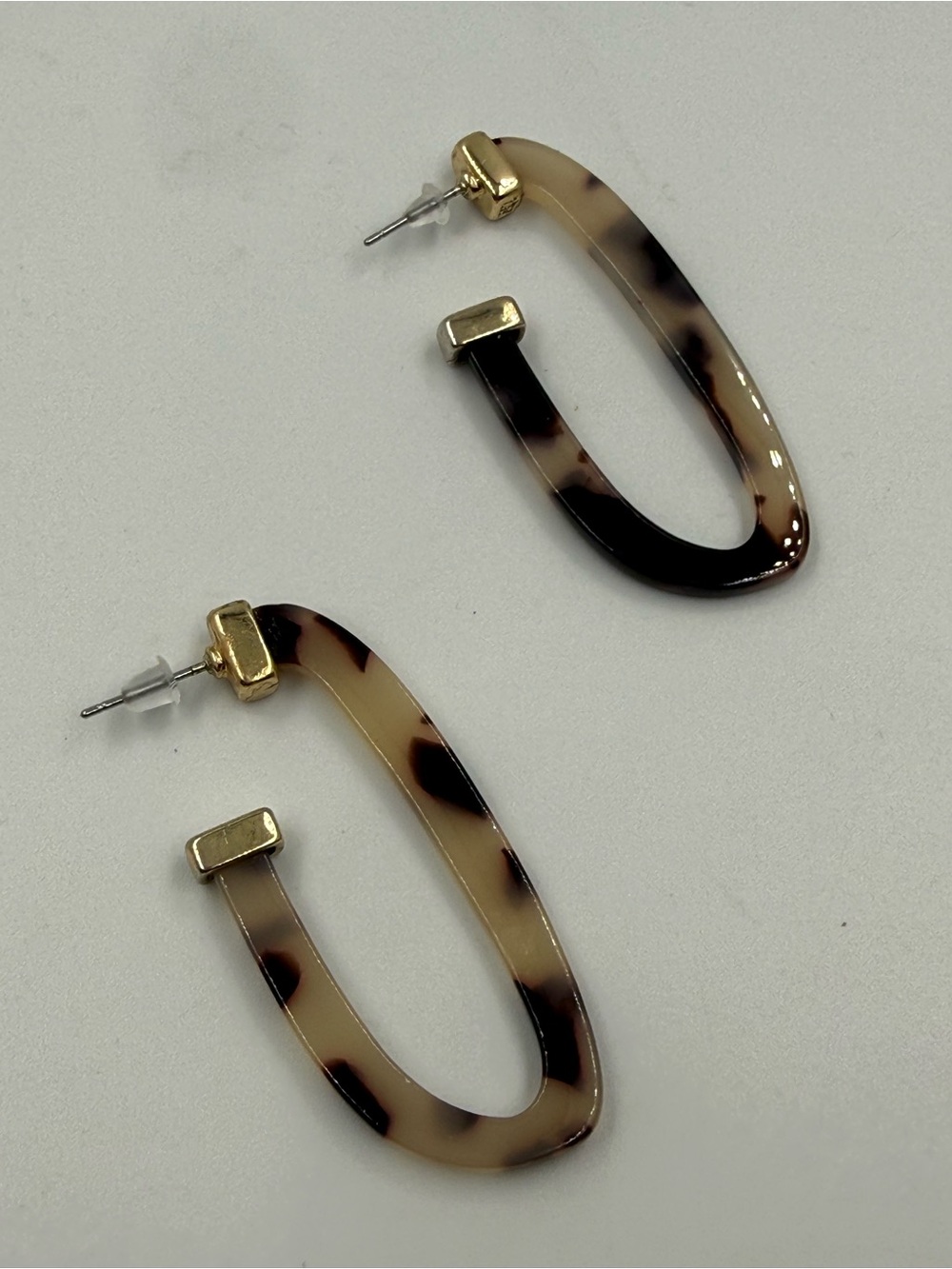 Banana Republic Tortoise Hook Loop Earrings Tan and Gold Neutral Preppy Mobwife